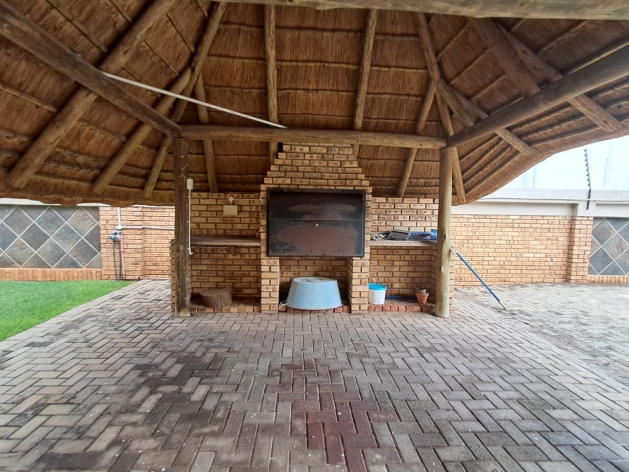 4 Bedroom Property for Sale in Roylglen Gardens Northern Cape